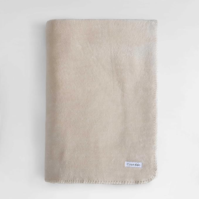 Calvin Klein - Twin Blanket, Super Soft Plush Bedding, Luxury Bed Blanket, Oeko-Tex Certified (Modern Reversible Solid Light Beige, Twin)