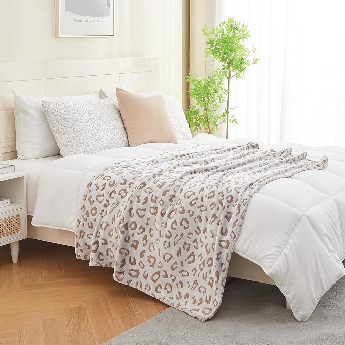 SOCHOW Flannel Fleece Cheetah Print Throw Blanket for Women, Lightweight Super Soft Cozy Plush Blanket, 60 x 80 Inches Brown Leopard