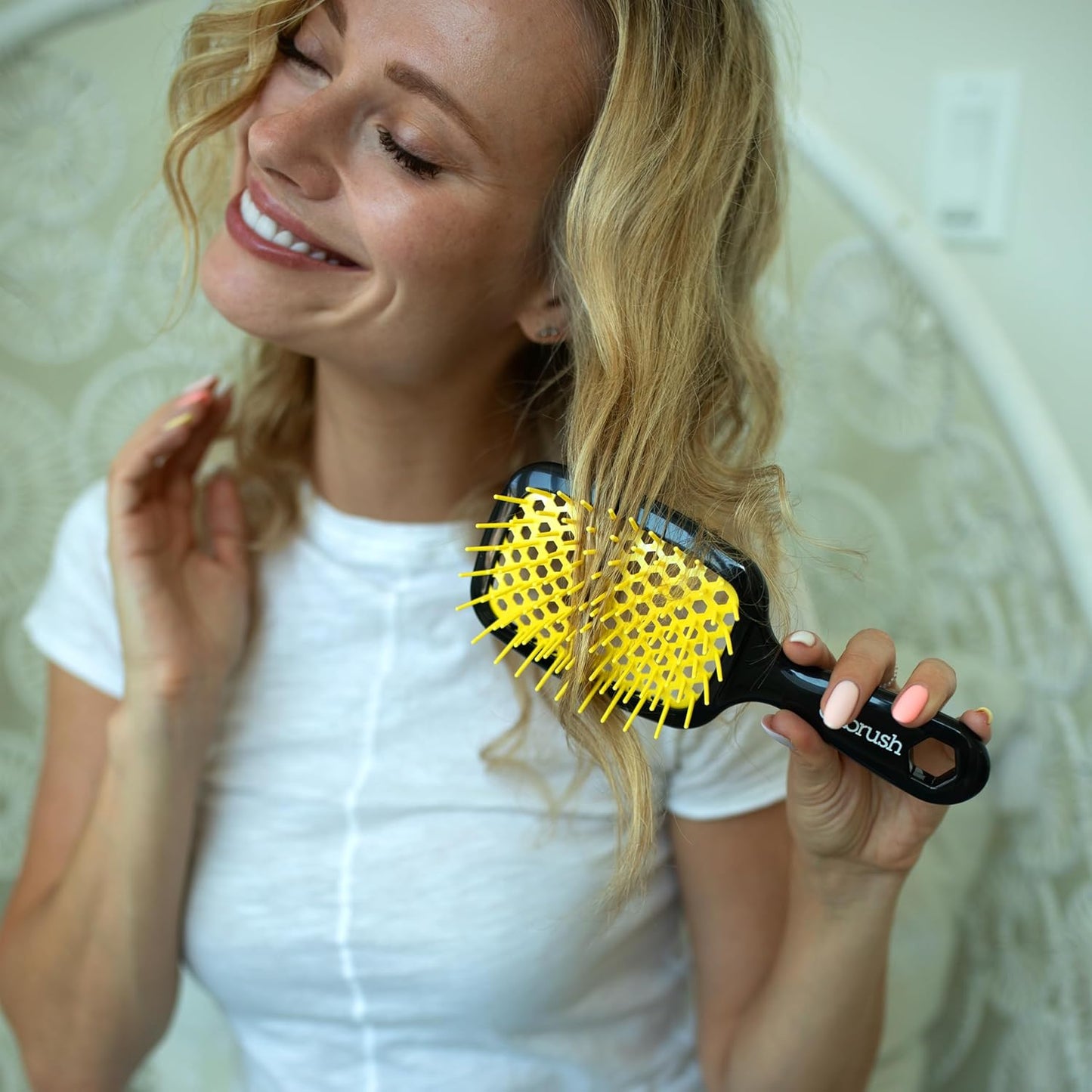 FHI Heat UNbrush Detangling Brush | Pain-Free Brushing for All Hair Types