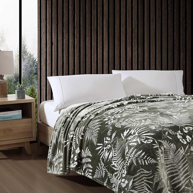 Eddie Bauer - Twin Blanket, Ultra Plush Bedding, Lightweight Home Decor for All Seasons (Fern Garden Green, Twin)