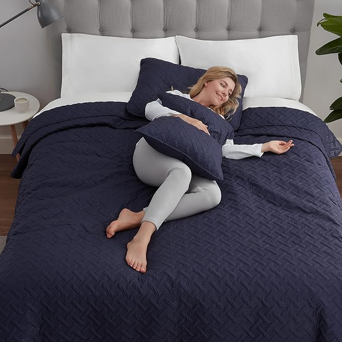 Serta ComfortSure Soft 2-Piece Twin Quilt Bedding Set, Includes Bedspread/Coverlet and Pillow Sham, Bedding for All Seasons, Machine Washable, Navy
