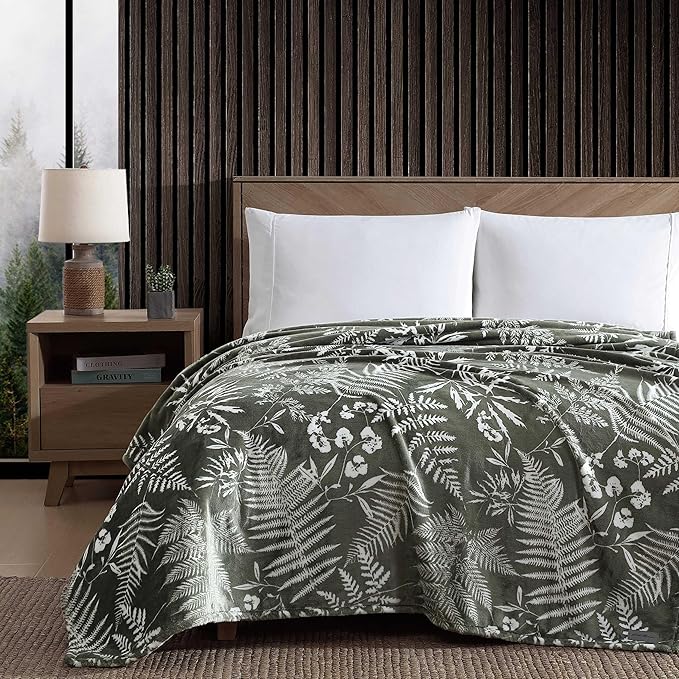Eddie Bauer - King Blanket, Ultra Plush Bedding, Lightweight Home Decor for All Seasons (Fern Garden Green, King)